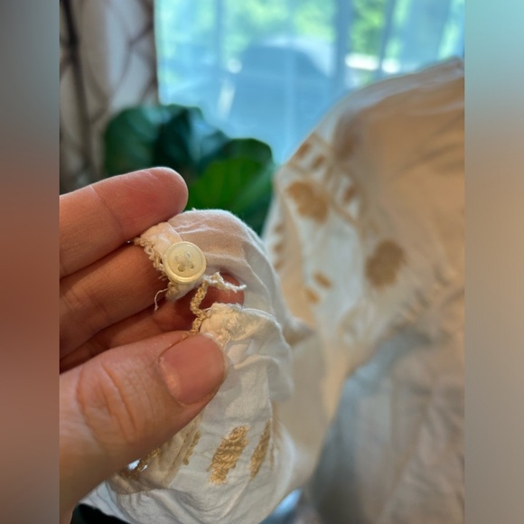 Gap Top 100% cotton boho white top with embroidery Size Medium - Picture 3 of 8